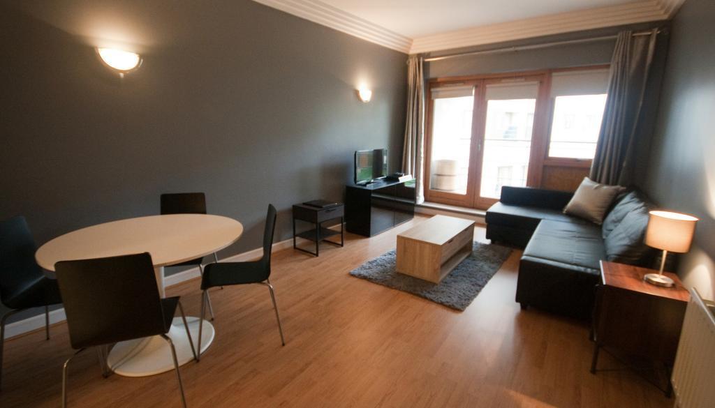 Aparthotel Custom House Square *