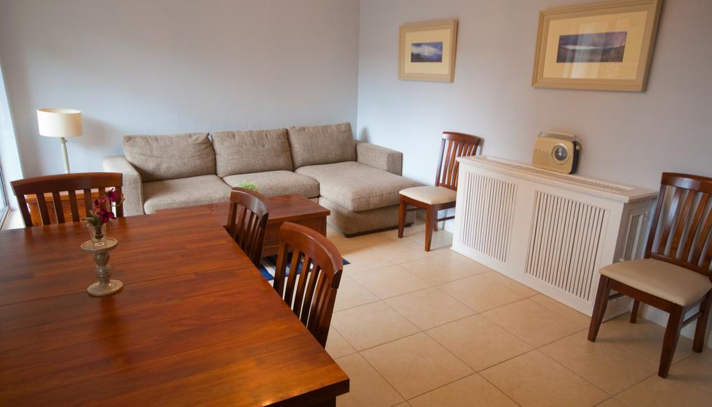 Custom House Square Aparthotel *
